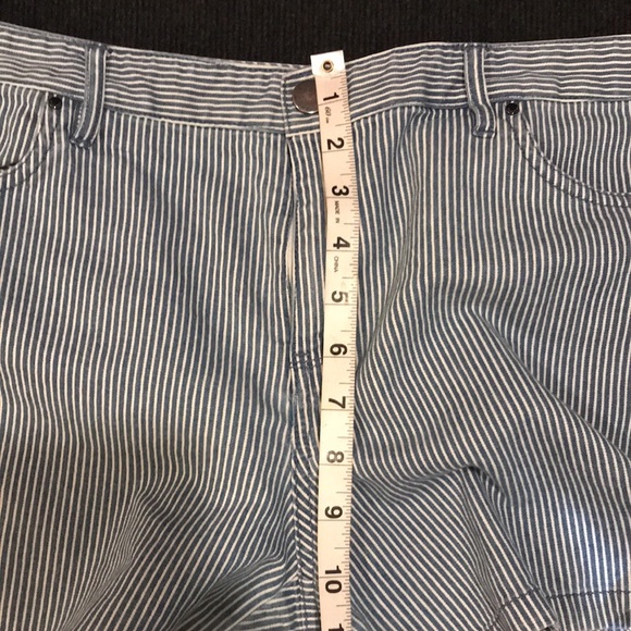 Calvin Klein Stretch Denim Pinstripe Jean Shorts-Size 12 - Picture 6 of 7